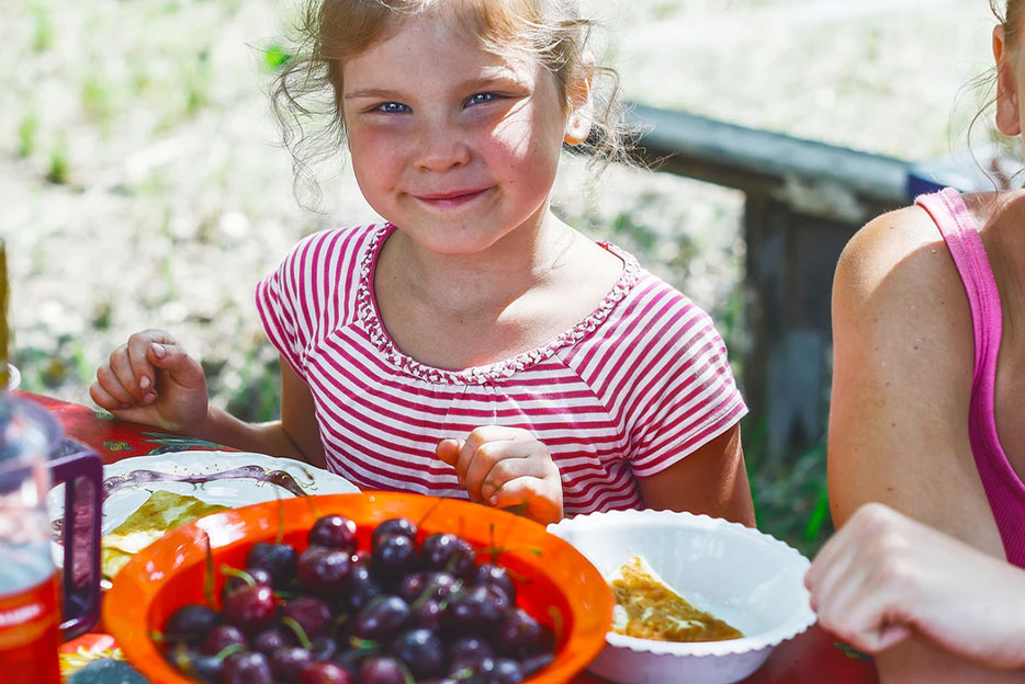 child picnicking