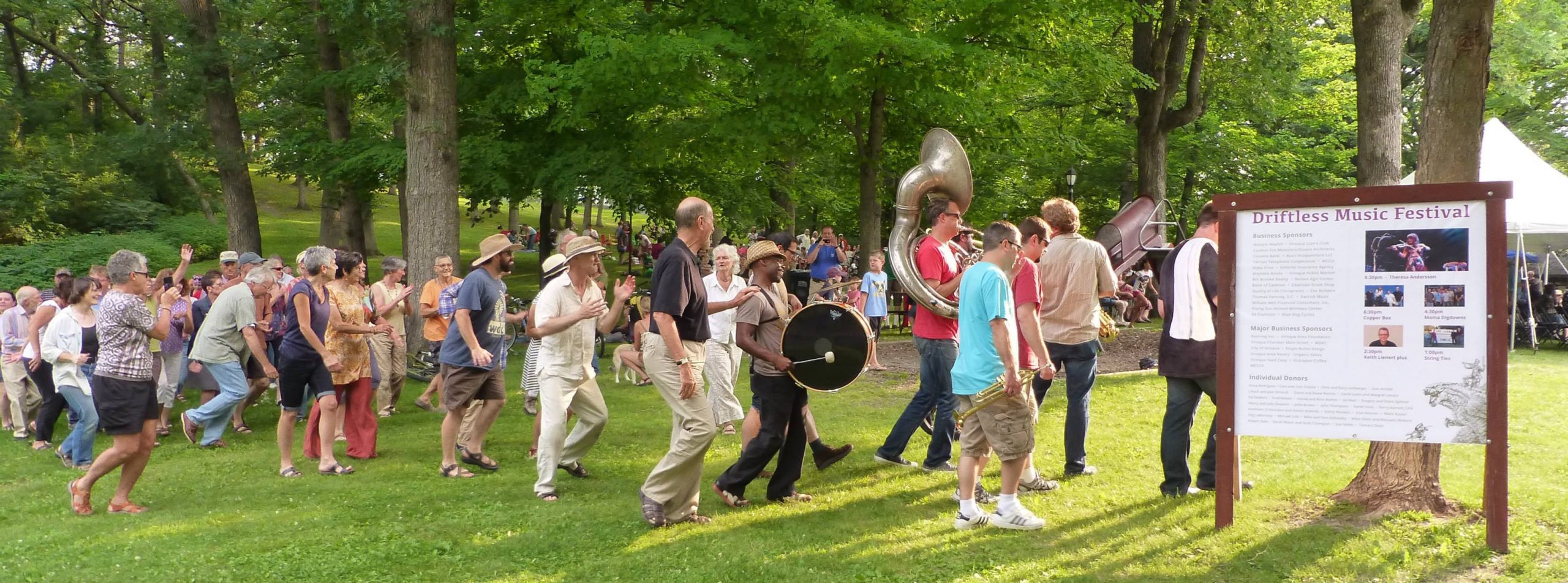514670254_25060518803554896_2539905338578136747_n dancing at an outdoor venue